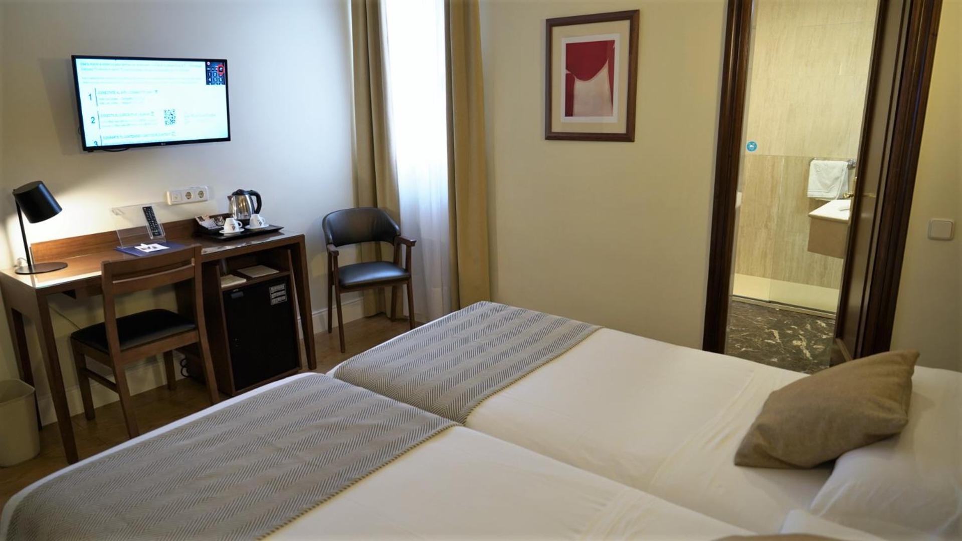 Hospedium Condes Hotel